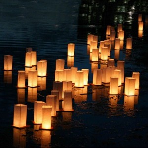 floating-paper-lanterns-light